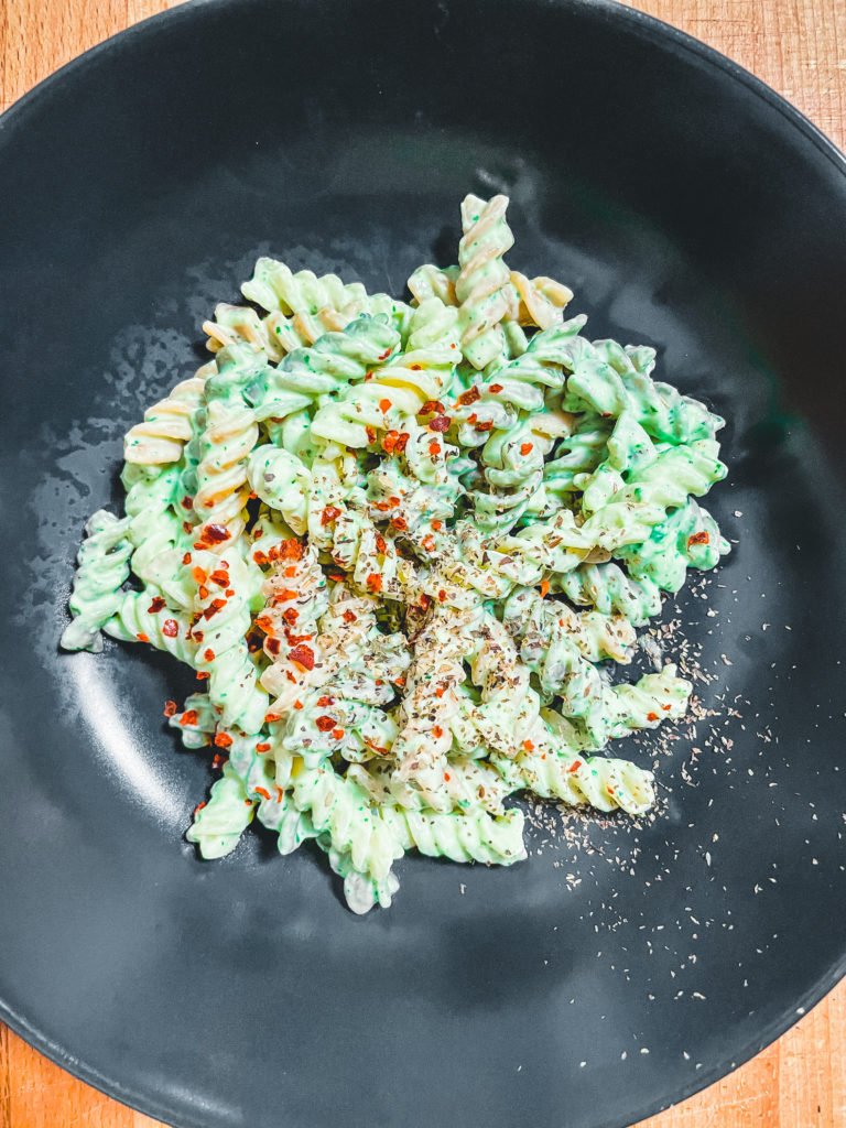 Betjene Mary jeans TikTok Avocado Pasta mit Basilikum - Neons Kitchen