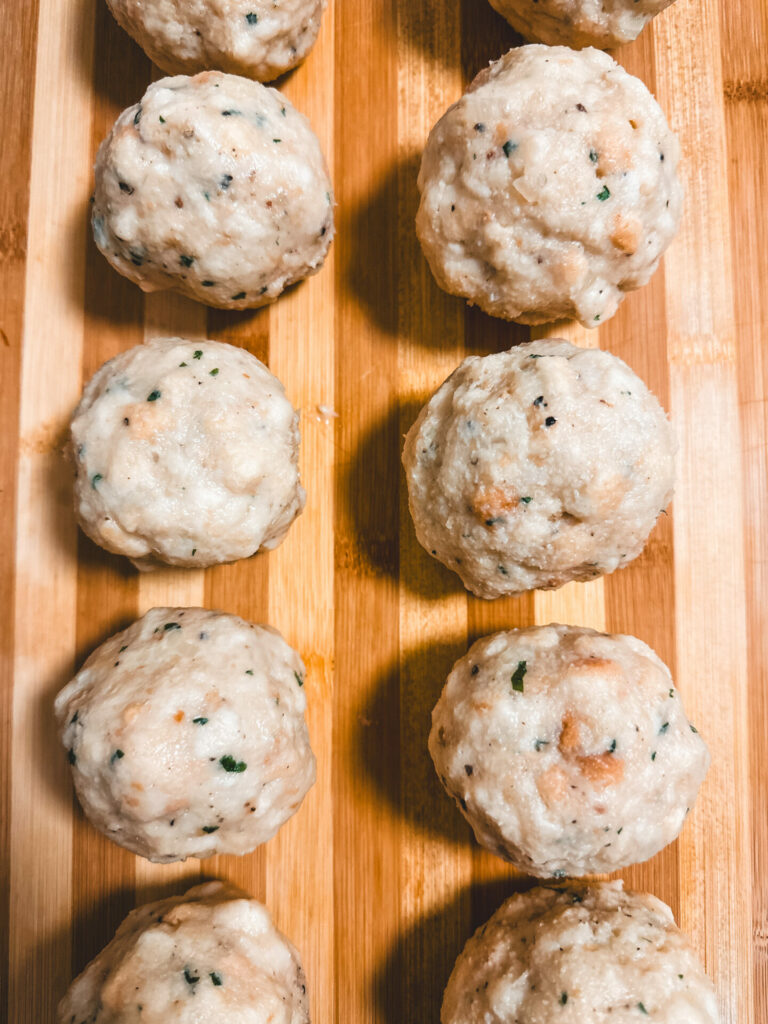 Semmelknödel fertog zum garen