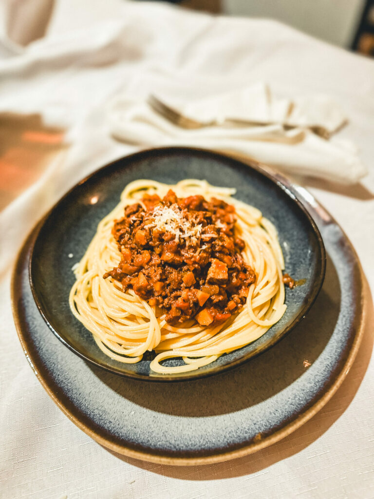 Spaghetti Bolognese fertig angerichtet
